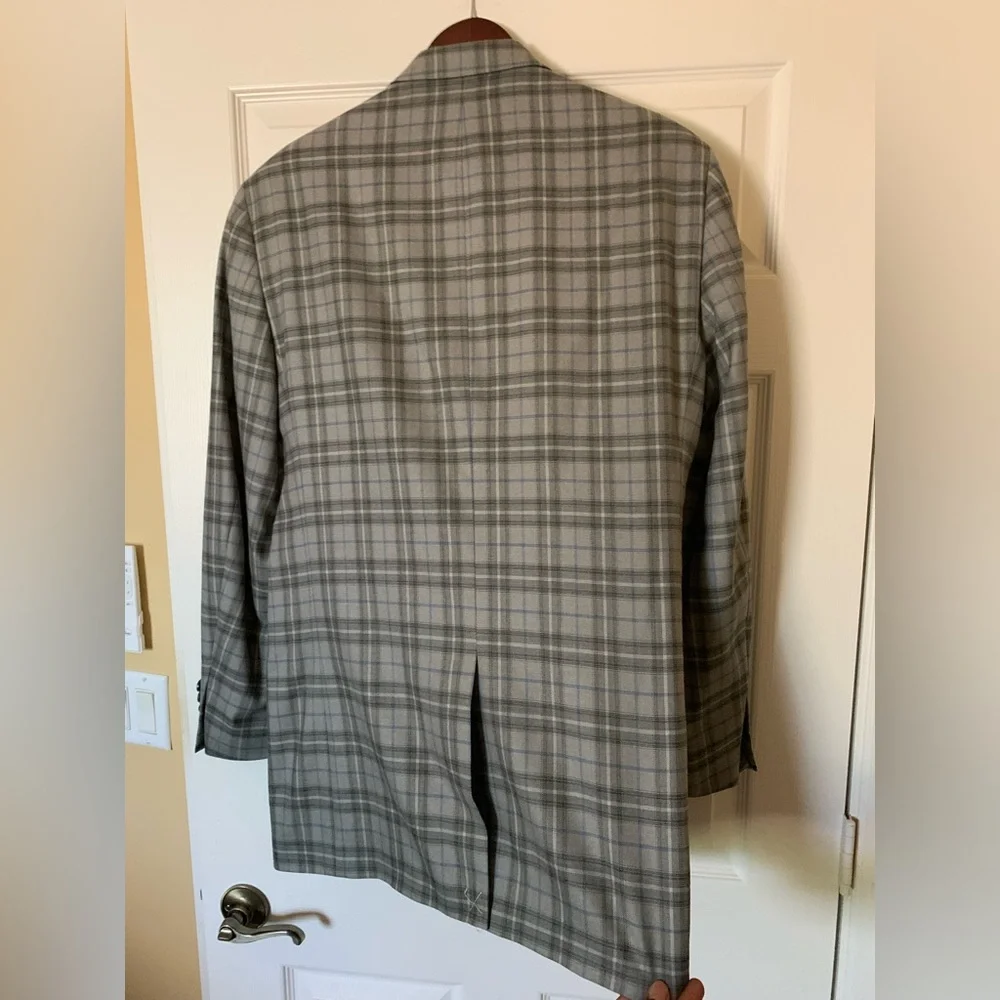 Turnbury‎ Plaid Gray Sport Coat with Classic Design